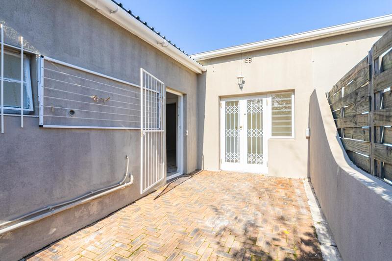 2 Bedroom Property for Sale in Claremont Western Cape